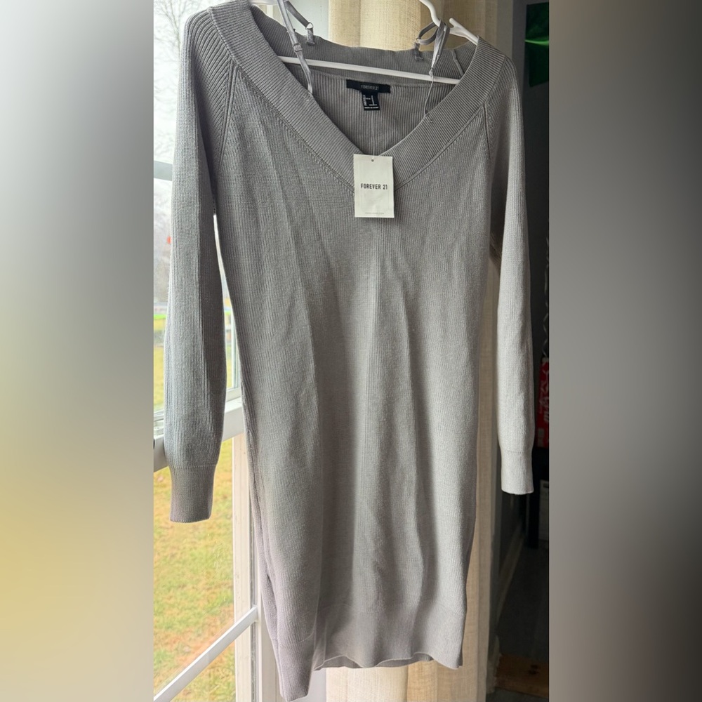 Forever 21 Light Gray V-Neck Sweater